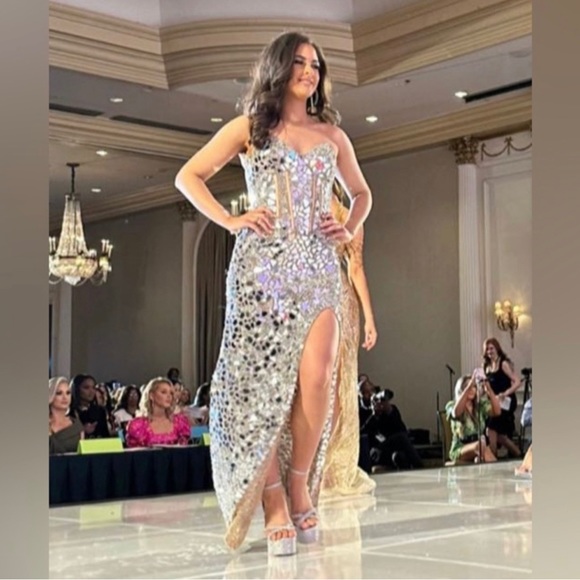 **SOLD**Portia & Scarlett PS23707C Couture Gown - Picture 3 of 4